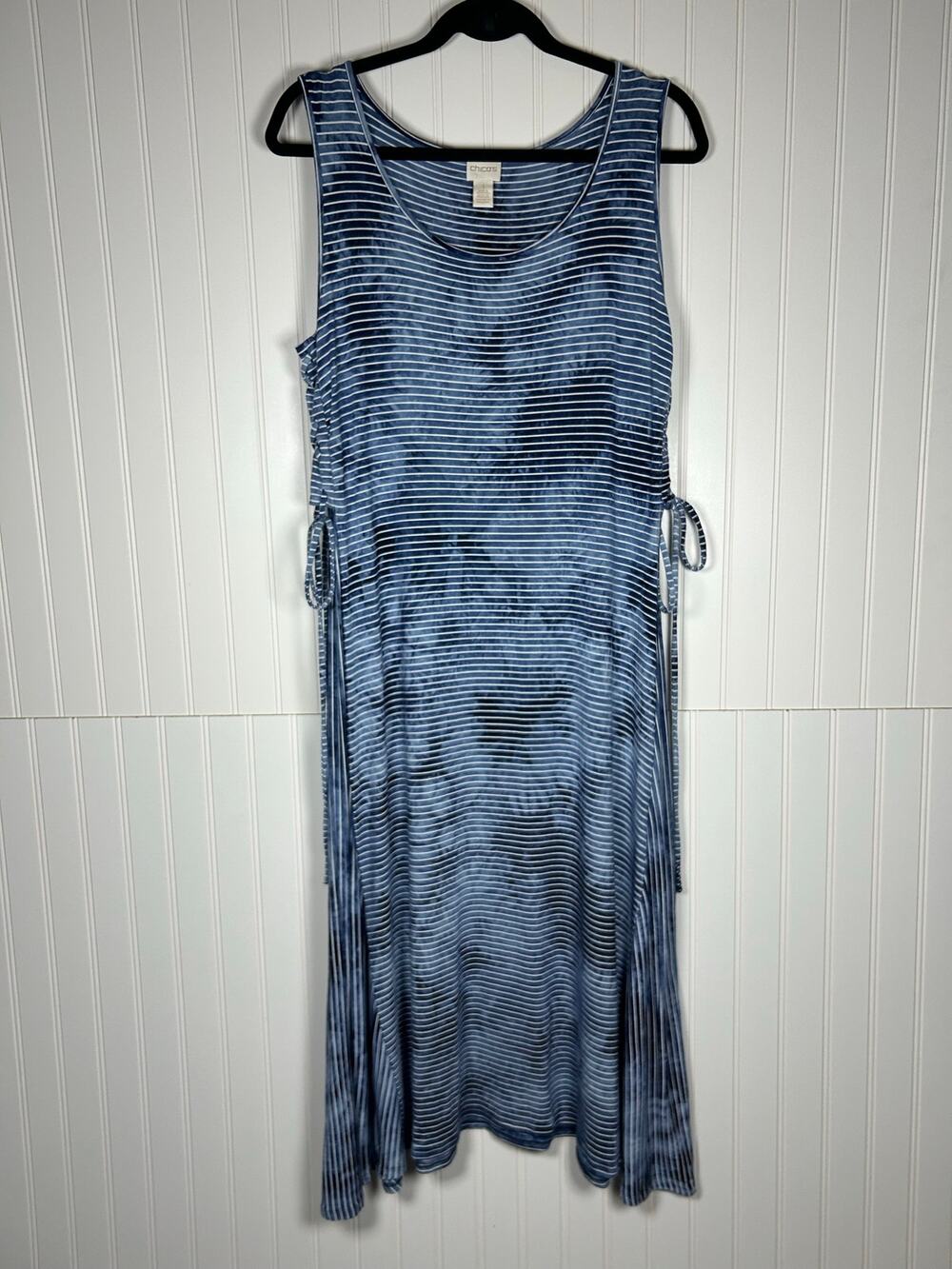CHICO'S WOMEN'S BLUE WHITE SLEEVELESS TIE-DYE STRIPED DRESS Sz 1 M cotton Summer